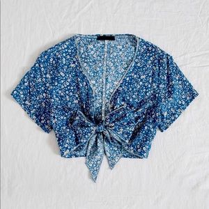 NWOT tie up floral shirt